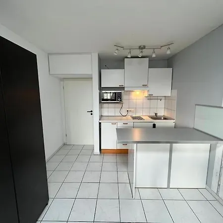 Studio: Anbindung, Parkplatz * Colonia